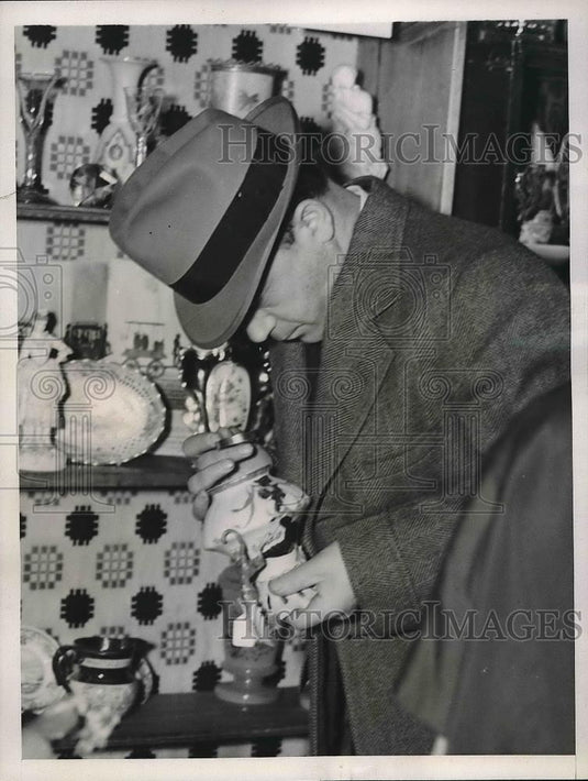 1938 Press Photo Griswold A Thompson Inspects Antique Clock, Antique Exposition - Historic Images