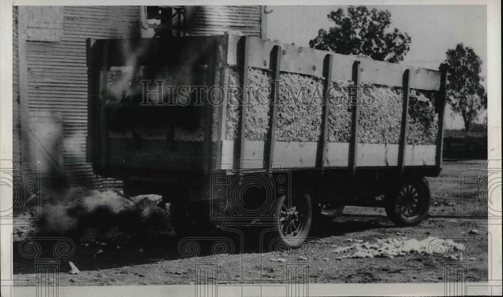 1939 Press Photo J. A. Jordan, cotton grower, claims strikers set trailer fire - Historic Images
