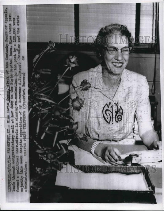 1957 Press Photo Doris Owens Clerk Kentucky Court Appeals State Capitol Office - Historic Images