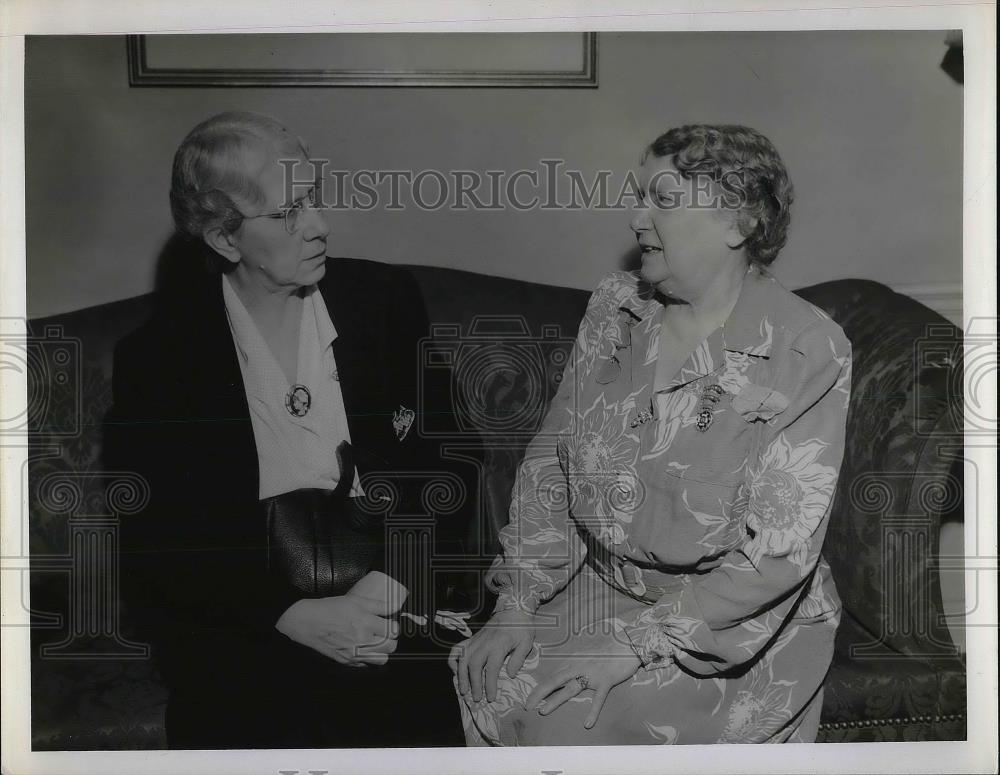 1942 Press Photo Mrs. Irene Hillvogel, Mrs. Mamie Schmidt, United Spanish Vets - Historic Images