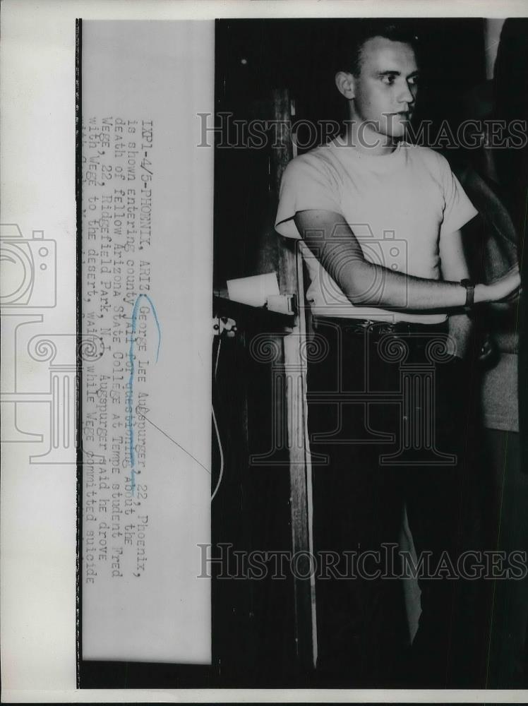 1952 Press Photo George Lee Augspurger Entering Phoenix Jail for Questioning - Historic Images