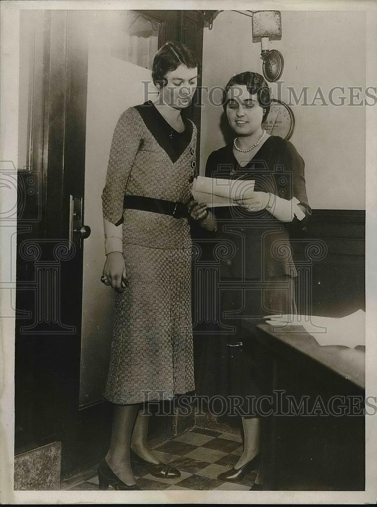 1931 Press Photo Marie Phillips, Mrs. Lillian Stephens, bank employees - Historic Images