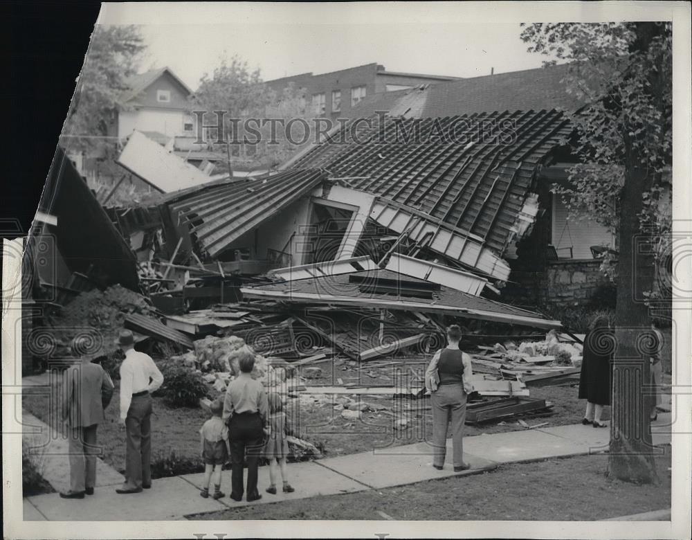 1941 Press Photo Home in Kansas City Explodes - nea95572 - Historic Images