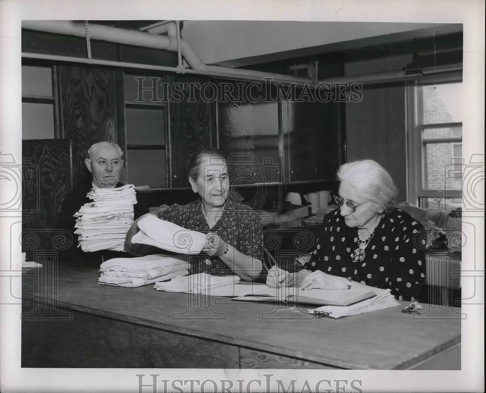 1952 Press Photo Sheltered Workshop Montefiore Home - neb21621 - Historic Images