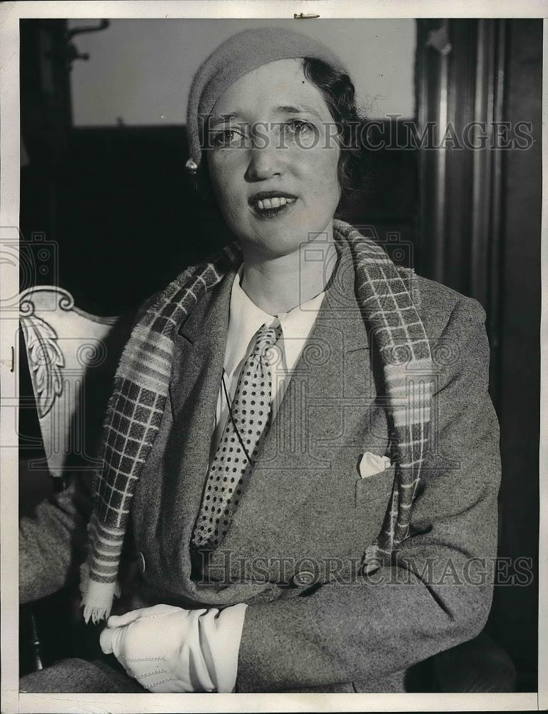 1933 Press Photo Mrs Victoria Del Olazabal In Her Lawyers Office - nea99553 - Historic Images