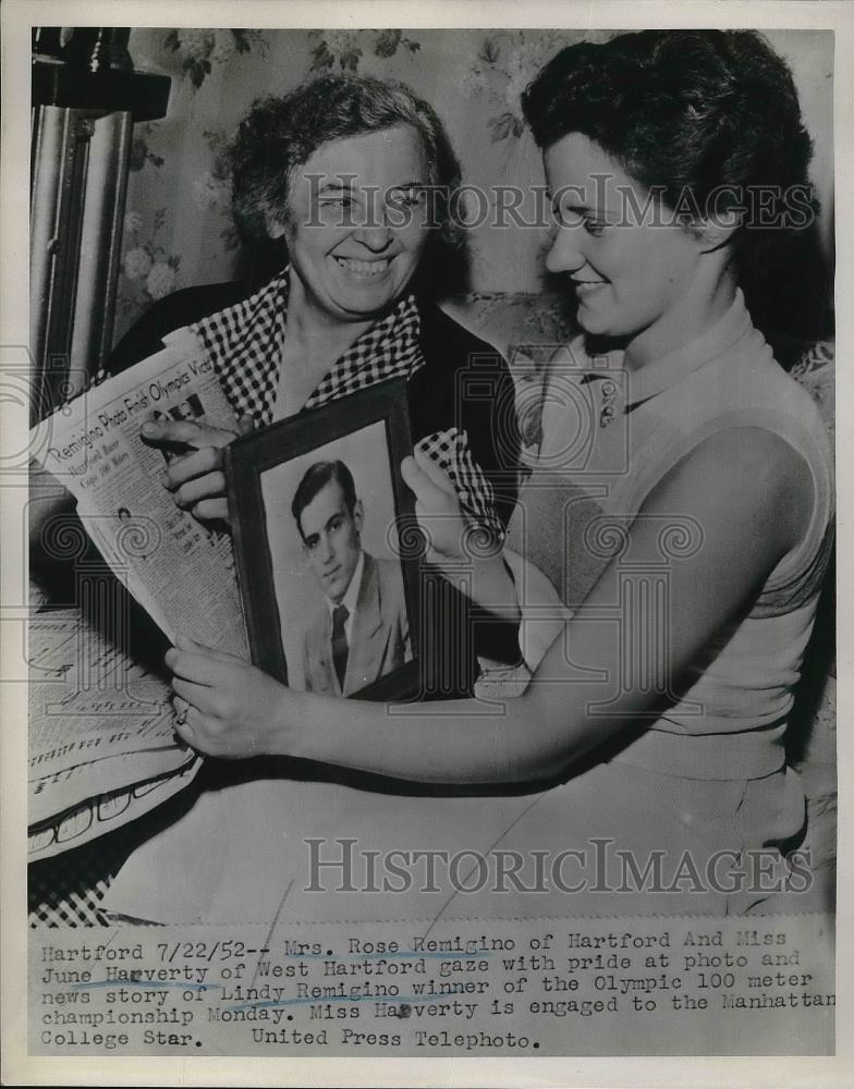 1952 Press Photo Mrs. Rose Remingno Miss June Harverty Olympic 100 meter - Historic Images