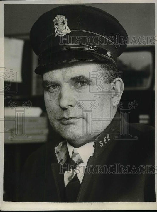 1929 Press Photo Policeman Tim Burke Arrests Crawford Wanted in Kansas Escape - Historic Images