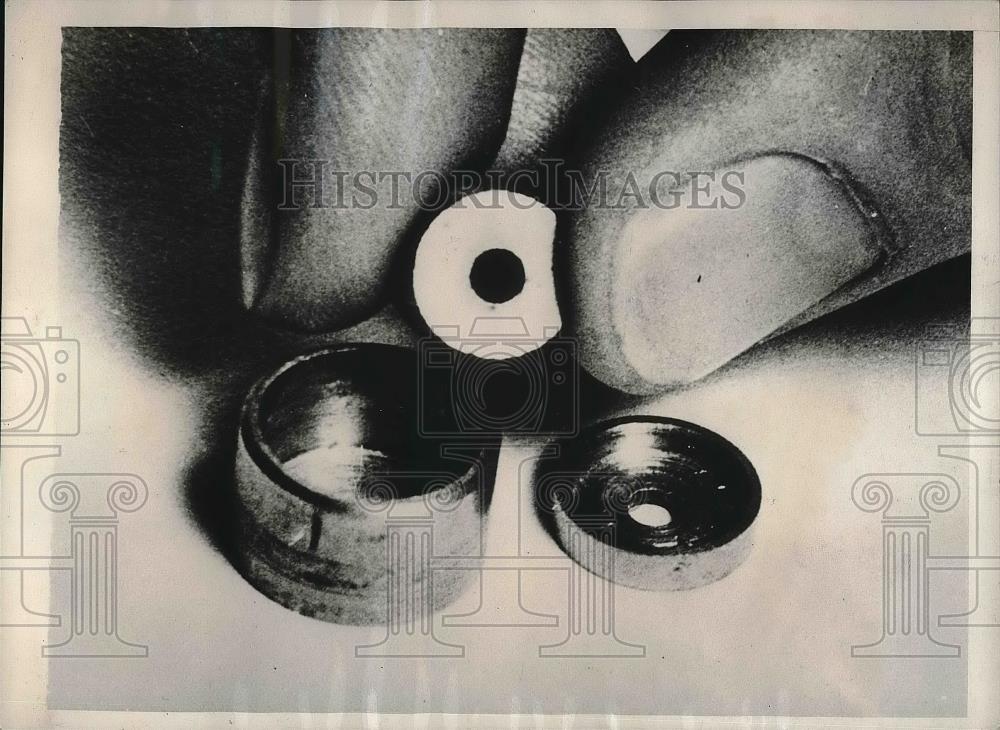 1939 Press Photo Tiny Alnico Magnet by GE Research Lab - Historic Images