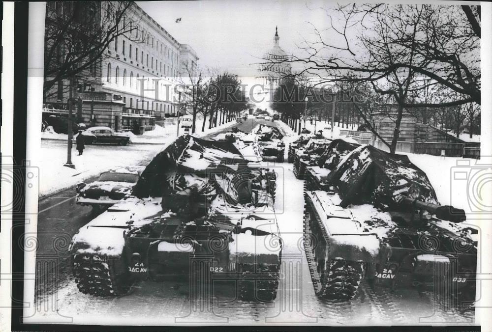 1951 Press Photo Tanks rolling through the streets of Washington DC - Historic Images