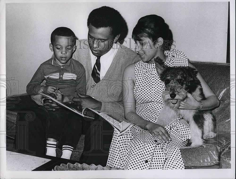 1968 Press Photo Mr. and Mrs. Kenneth Glenn, Kevin Glenn - Historic Images