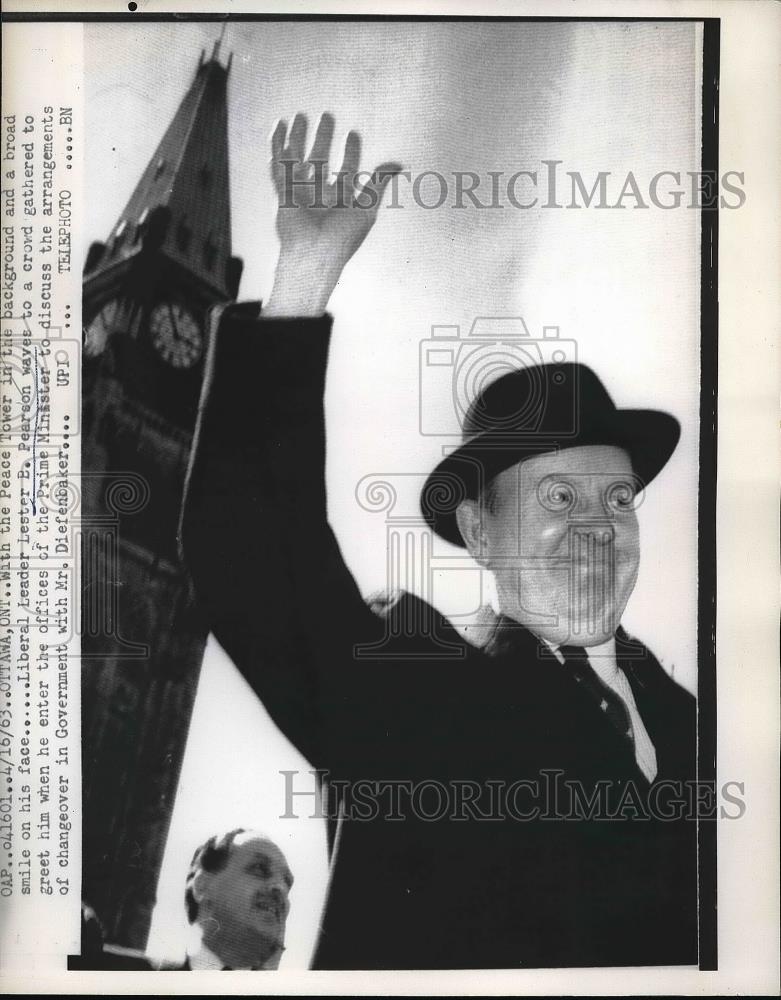 1963 Press Photo Liberal Leader Lester B. Pearson Waving To Crowd Greeting Him - Historic Images