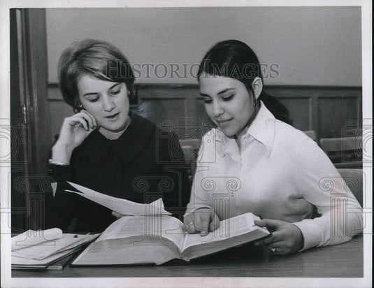 Press Photo Elaine Kavamallis & Gracie Zildsian Research Case - Historic Images