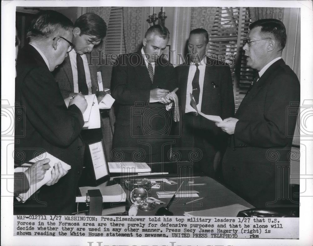 1955 Press Photo Press Secretary James Hagerty Reads Statement To Press - Historic Images