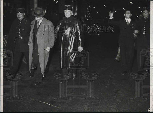 1951 Press Photo French police breaking up "Anti Sanction" demonstrations - Historic Images