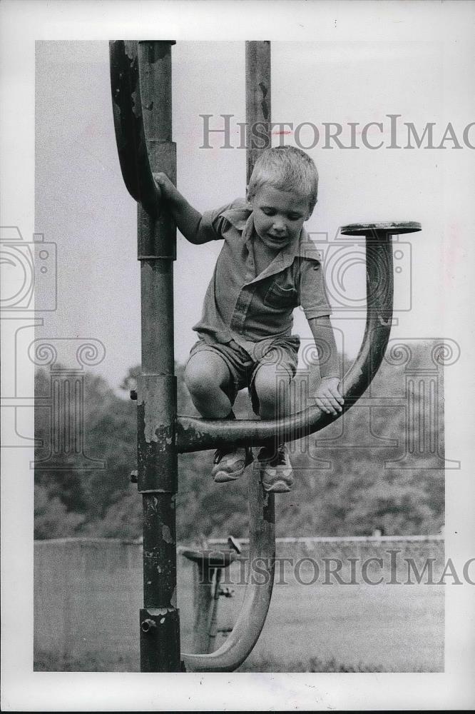 1979 Press Photo Keith Faris on Playground, Bay Village - Historic Images