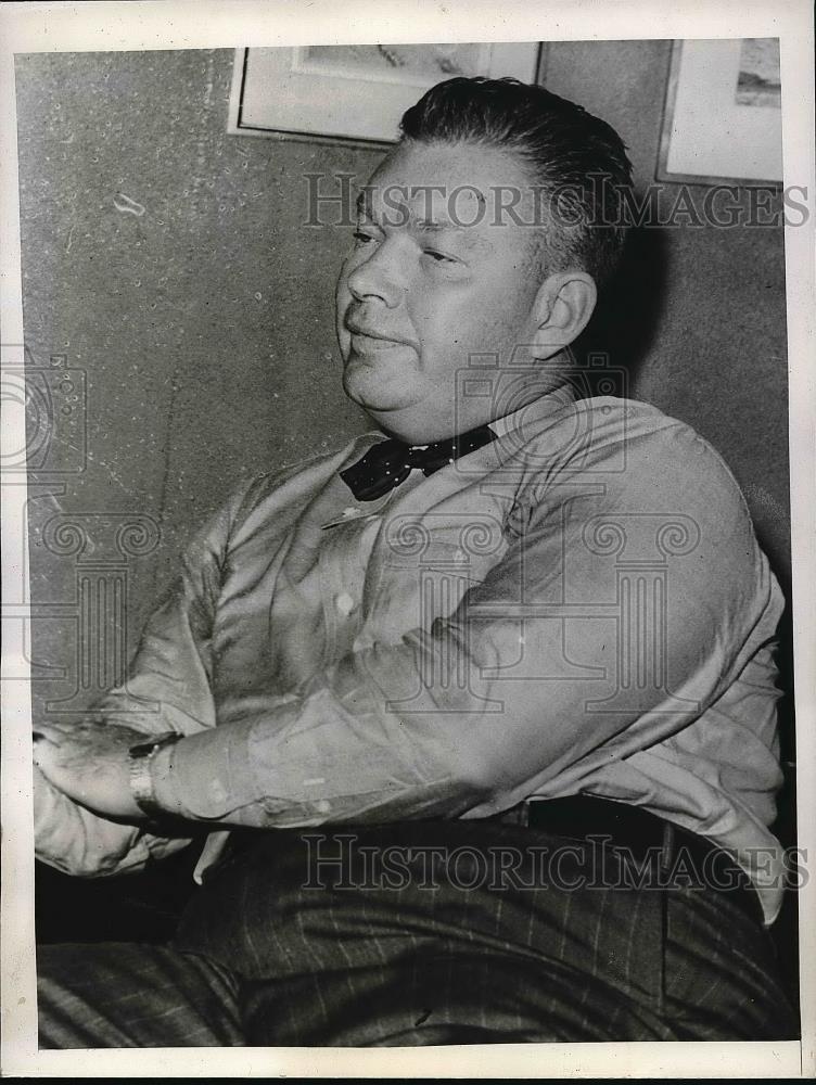 1943 Press Photo Lou R. Maxon, Detroit Advertising Executive - Historic Images