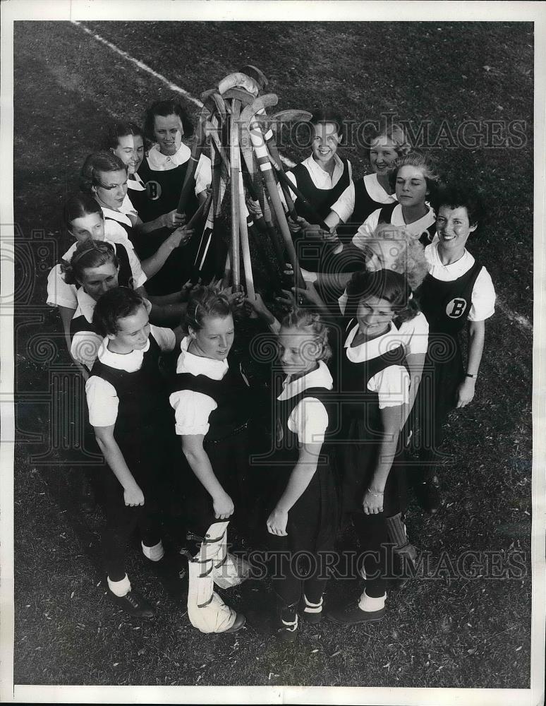 1936 Press Photo Virginia Junkins And Beaver College Hockey Team - Historic Images