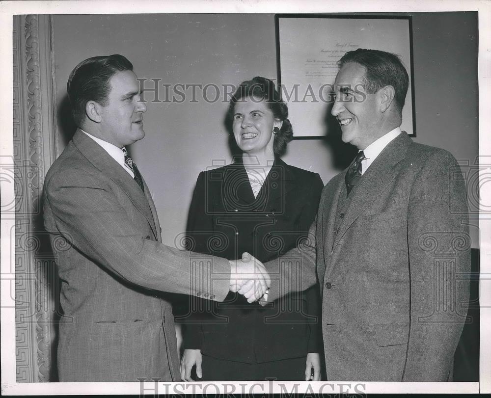 1949 Press Photo James F. Webb, Mrs. Jane Pike, Frederick J. Lawton, Sec. State - Historic Images