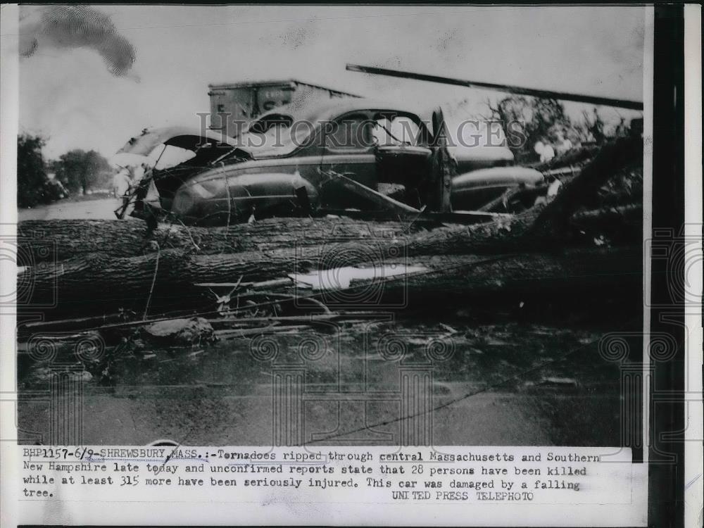 1953 Press Photo scene of devastation after tornadoes in central Massachusetts - Historic Images