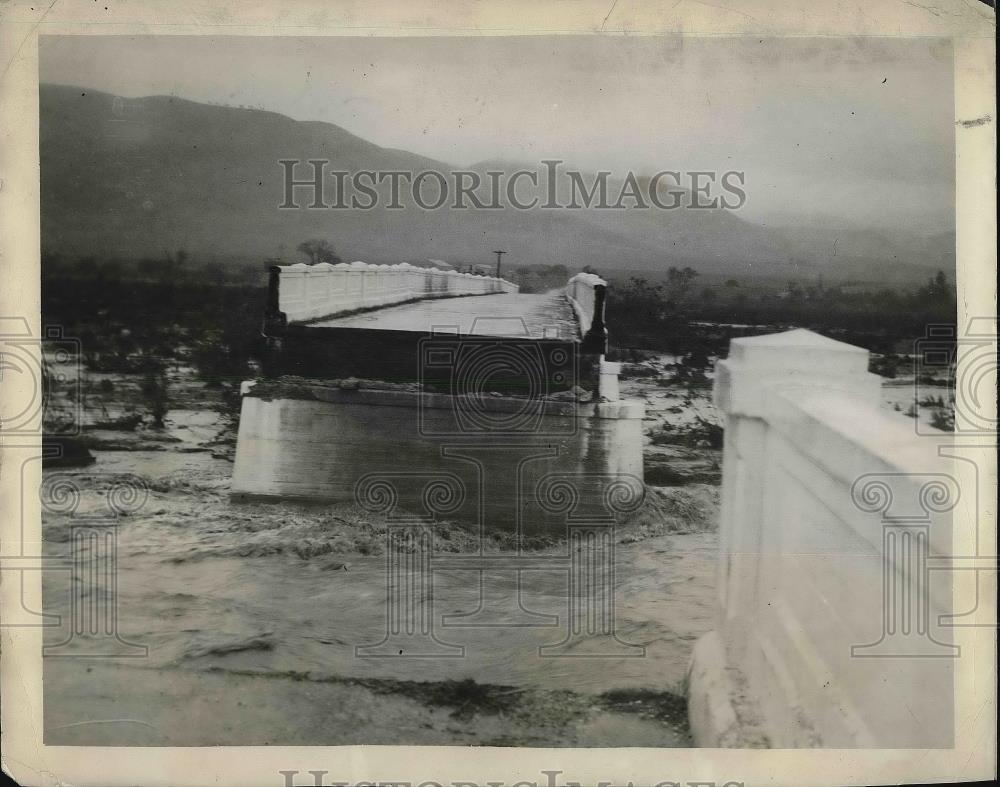 1938 Press Photo Carey Bridge over Sisquoc River, washed out from rainstorm - Historic Images