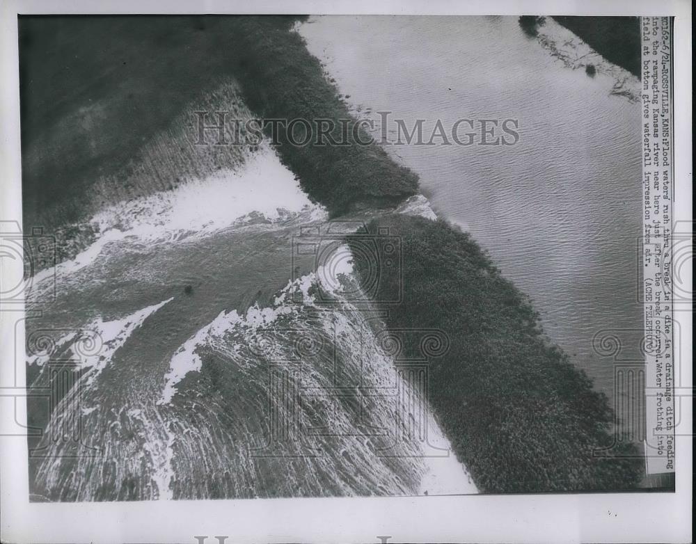 1951 Press Photo Flood Waters Break in dike Kansas River - Historic Images