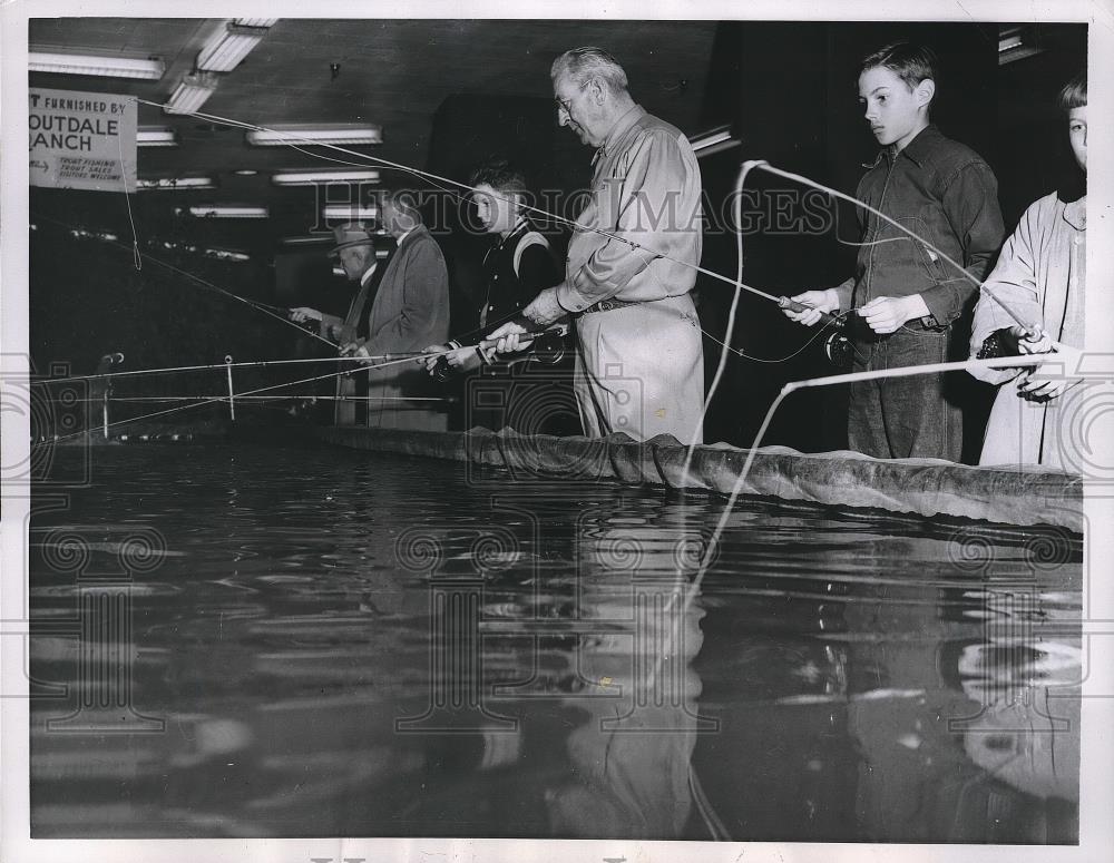 1956 Press Photo Indoor Fishing Kansas City Mo - Historic Images