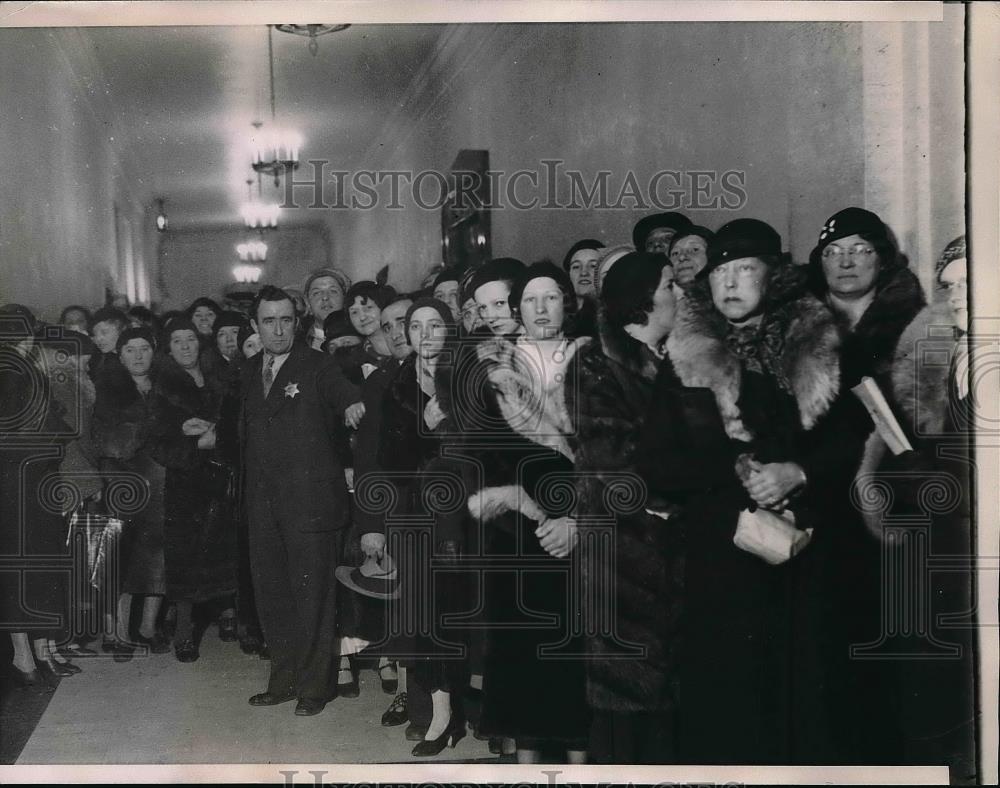 1934 Press Photo Women Jam Corridors at Dr. Alice Lindsay Wynekoop Trial - Historic Images