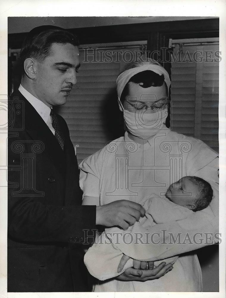 1942 Press Photo June Magnuson born just before his mother died of burns. - Historic Images