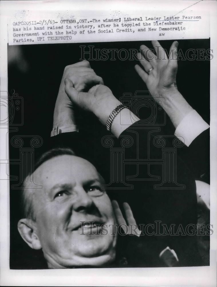 1963 Press Photo Lester Pearson after winning his campaign - Historic Images