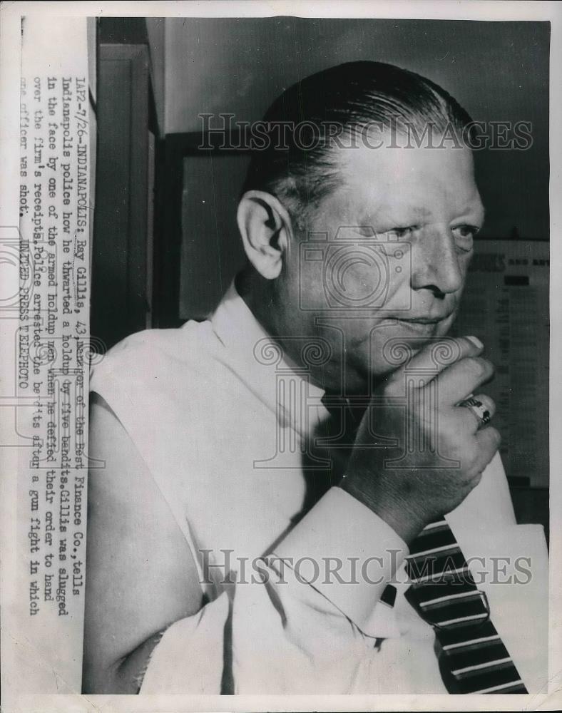 1954 Press Photo Ray Gillis, Best Finance Company Manager Fights Robbers - Historic Images