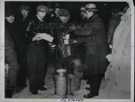 1936 Press Photo Picketers at the Goodyear tire and Rubber Co. - Historic Images