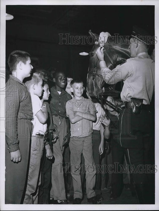 1960 Press Photo East End Neighborhood House Group at Troop A - Historic Images