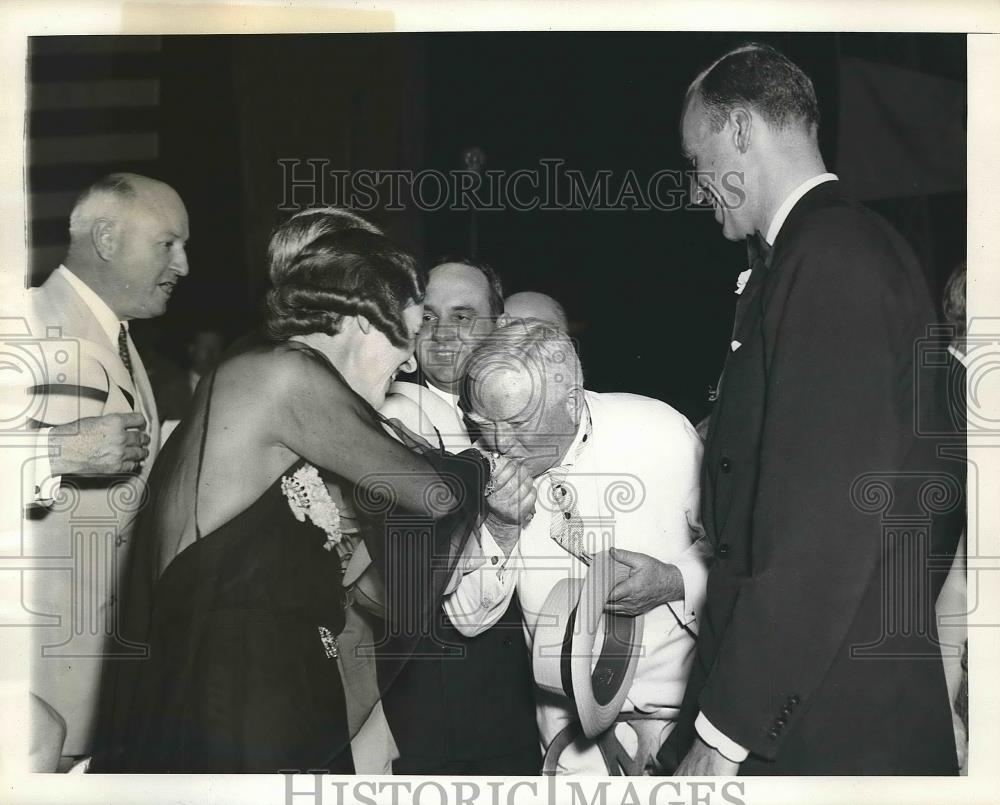 1939 Press Photo John Garner Kisses Mrs. George Earle Hand, Earley, Roosevelt - Historic Images