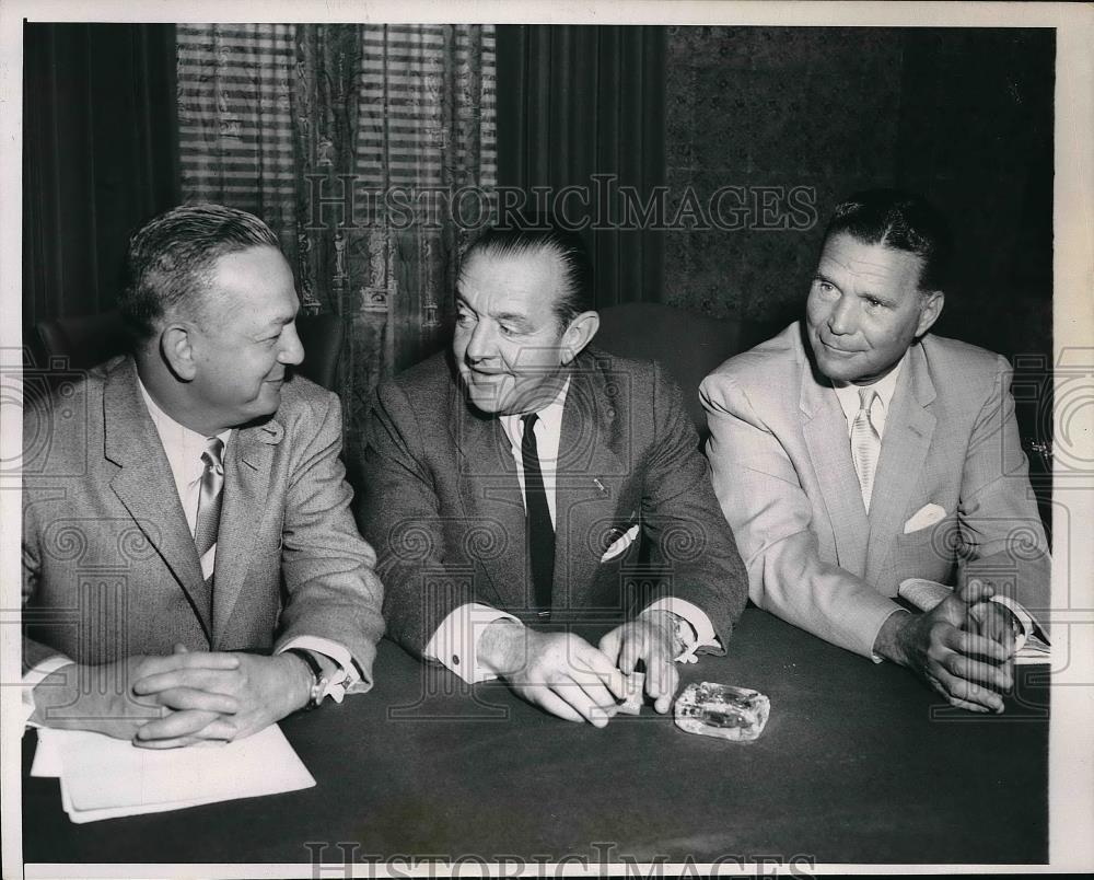 1957 Press Photo Gabe Paul of Reds, Gus Busch and Frank Lane of Cardinals - Historic Images