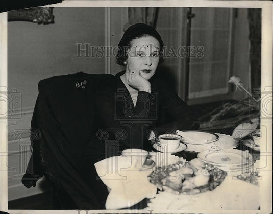 1931 Press Photo Miss Margaret Rogers at Debutante Meeting in New York - Historic Images