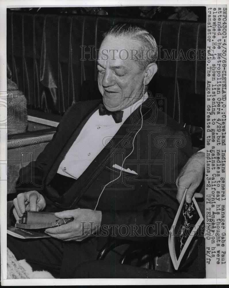 1968 Press Photo Clevland Indians Gen. Manager Gabe Paul attends Opera - Historic Images