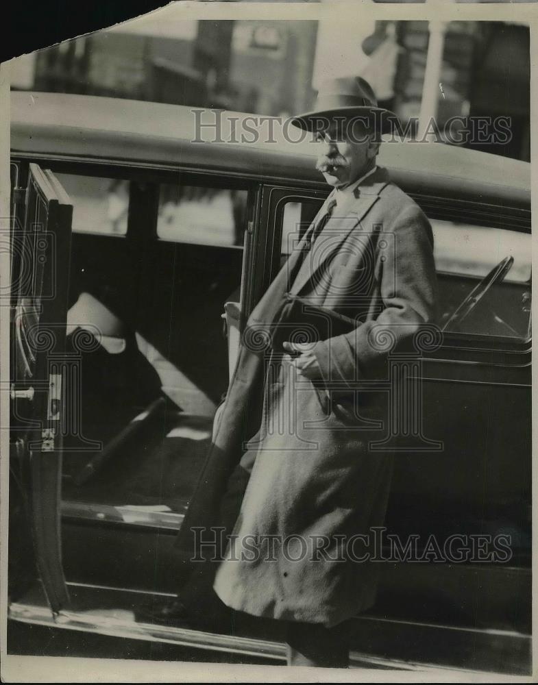 1931 Press Photo Murray Leaves Brighton Hotel For Inauguration Ceremony - Historic Images