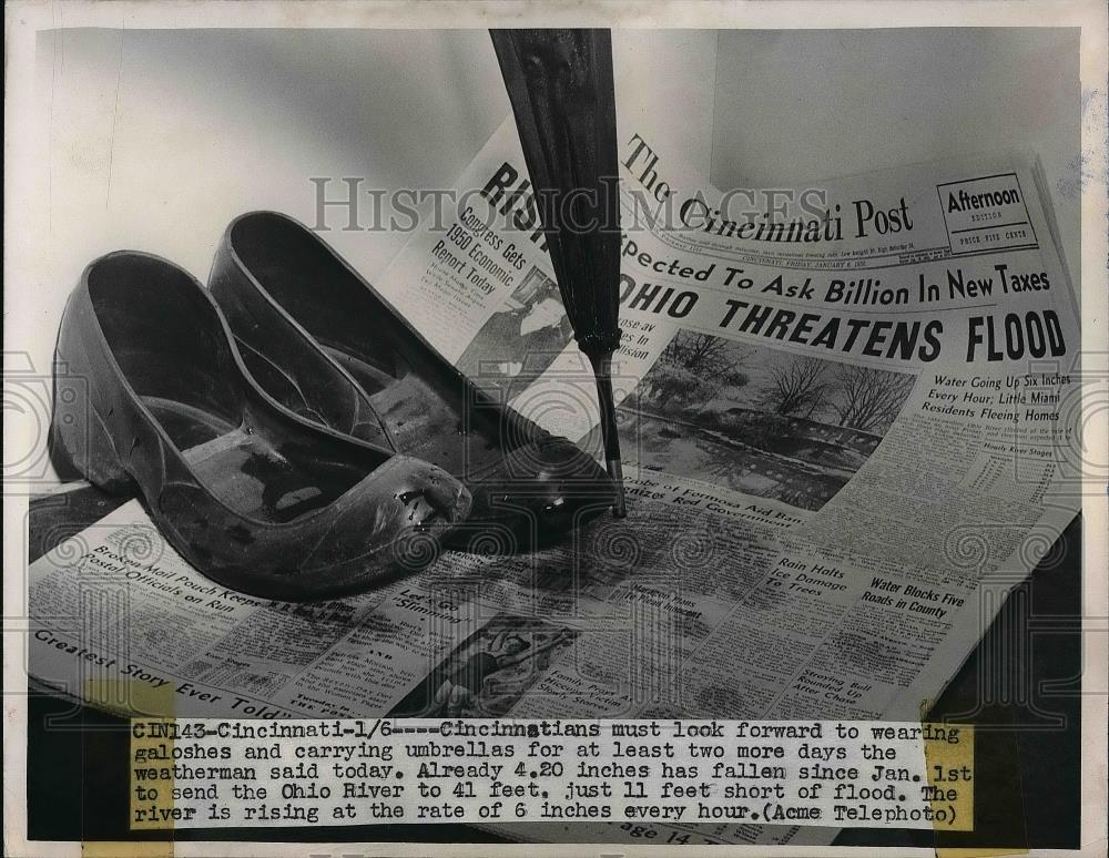 1950 Press Photo Ohio Weathermen Predict More Rain For Flooded Cincinnati - Historic Images