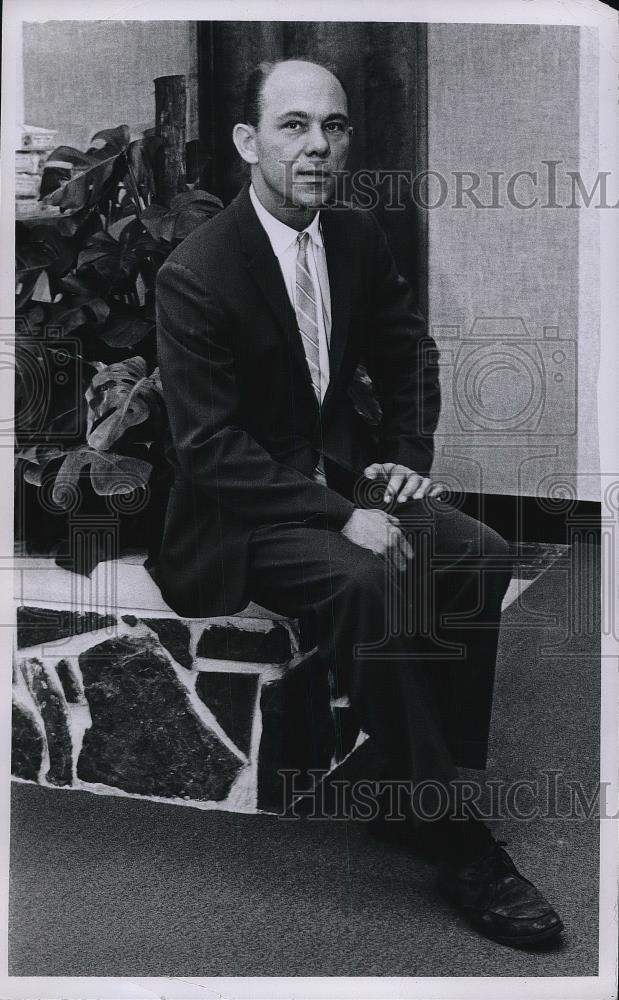 1966 Press Photo Bill Waldman, Manager of Kroger Store - Historic Images