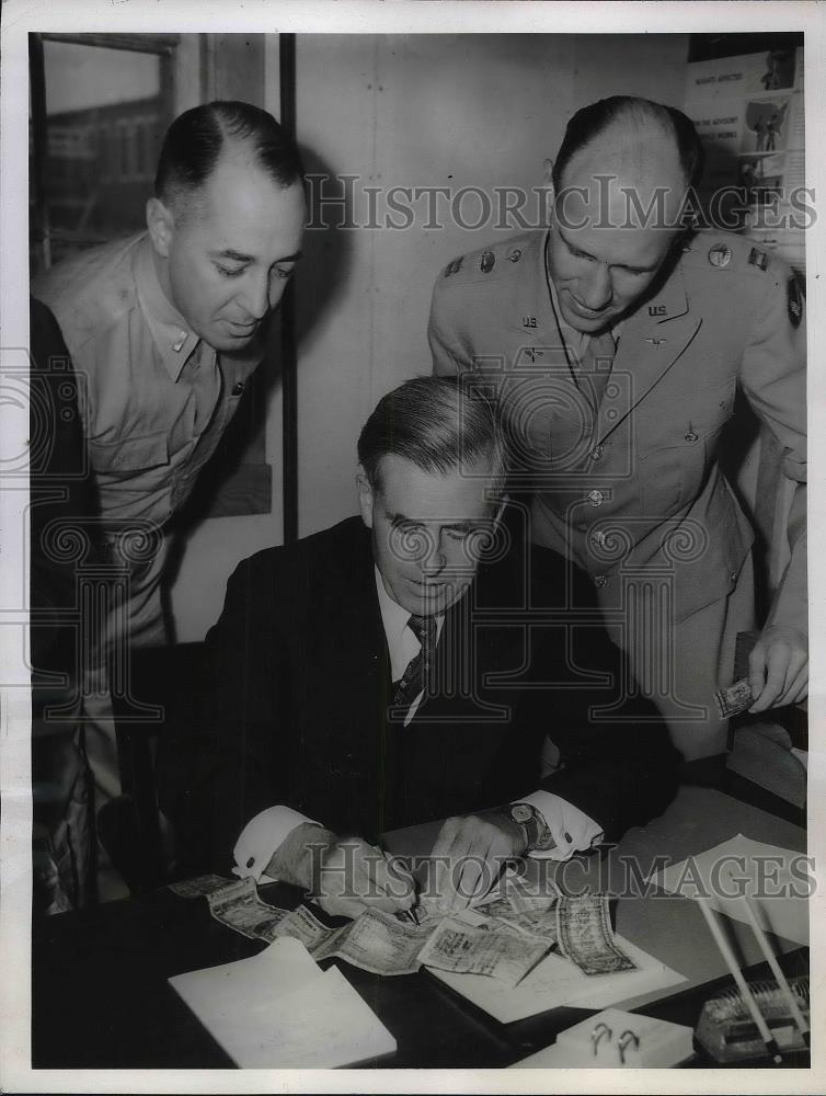 1944 Press Photo Vice Pres. Henry Wallace, Lt. George Salmons, Capt. Iremonger - Historic Images