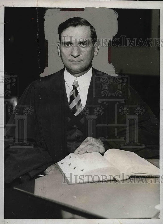 1933 Press Photo Judge Johnson Hayes Presiding at Trial of Senator James Davis - Historic Images
