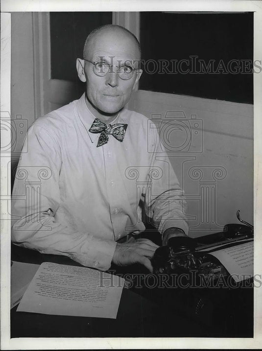 1943 Press Photo John Bovingdon Denies Charge Of Dancer With Communist Tendency - Historic Images