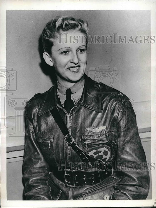 1942 Press Photo Mrs Walter Zione after her arrest - Historic Images