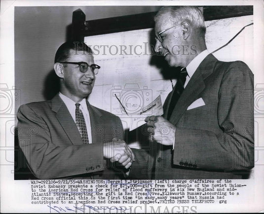 1955 Press Photo Red Cross Pres Ellsworth Bunker and Sergi Striganov - Historic Images
