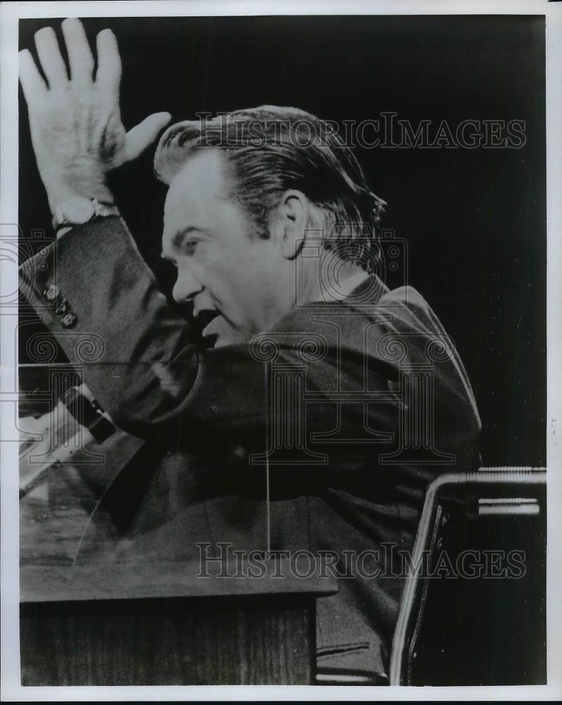 Press Photo George Wallace at meeting - Historic Images