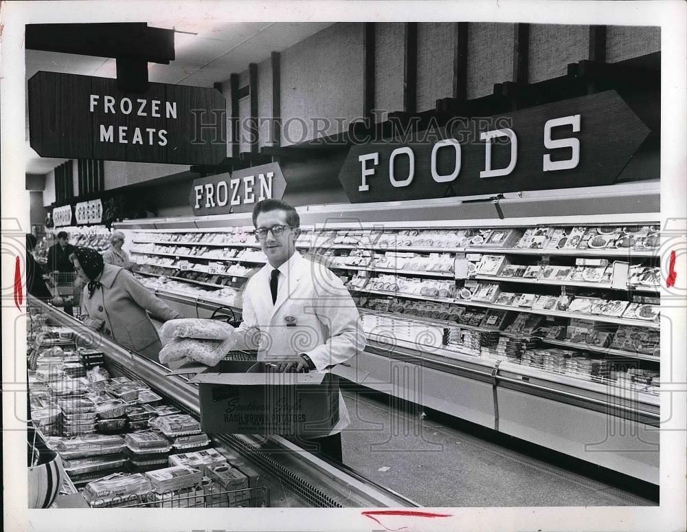 1958 Press Photo Pick-N-Pay Produce and Frozen foods Geoge Dranuski - Historic Images