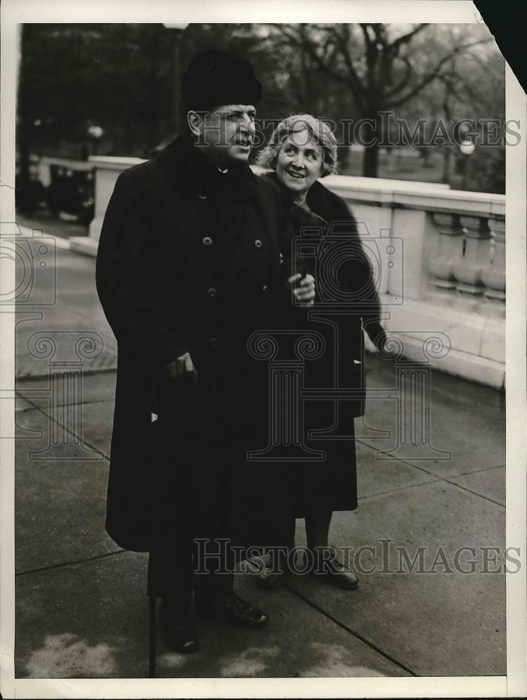 1927 Press Photo Thomas Schall, American Politician and his wife. - Historic Images