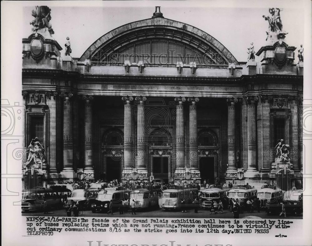 1953 Press Photo The facade of the Grand Palais exhibition hall as the strike - Historic Images