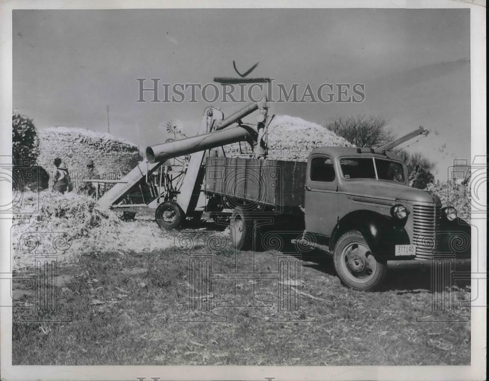 1949 Press Photo View Of Farm Machinery Being Used On Farm - Historic Images