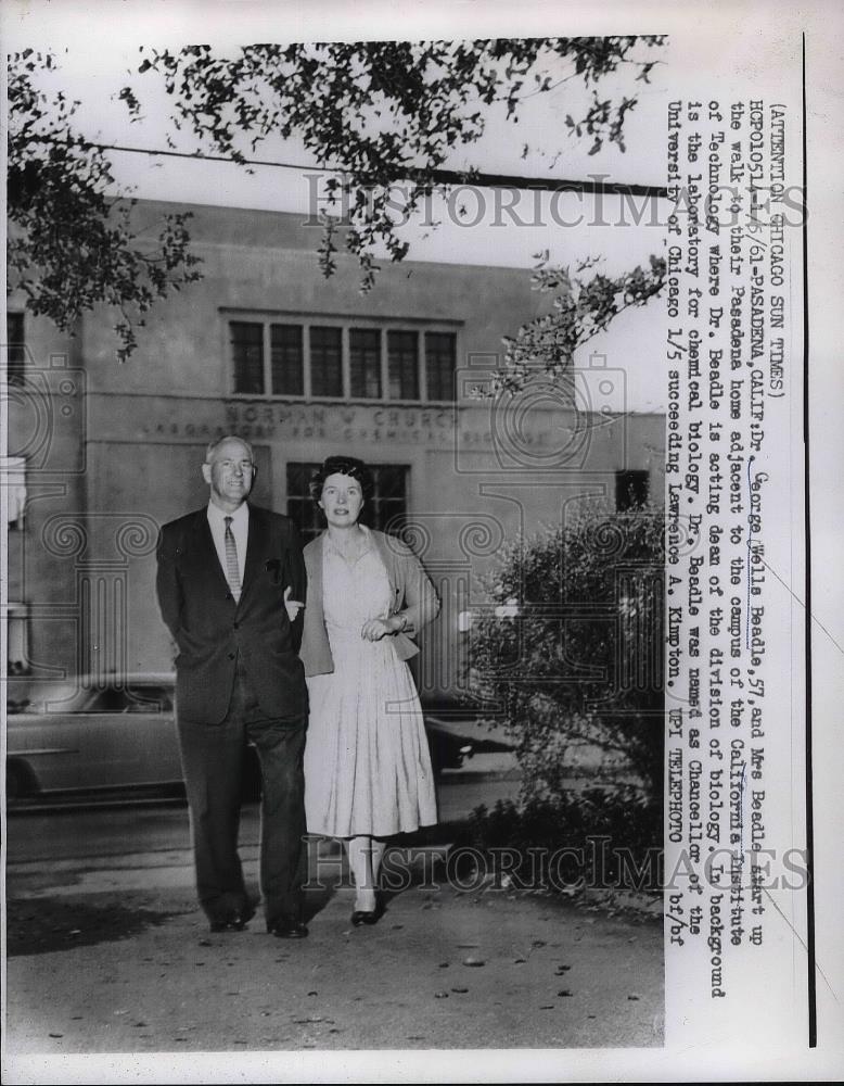 1961 Press Photo Dr. George Wells Beadle and Mrs. Beadle at Pasadena Home - Historic Images